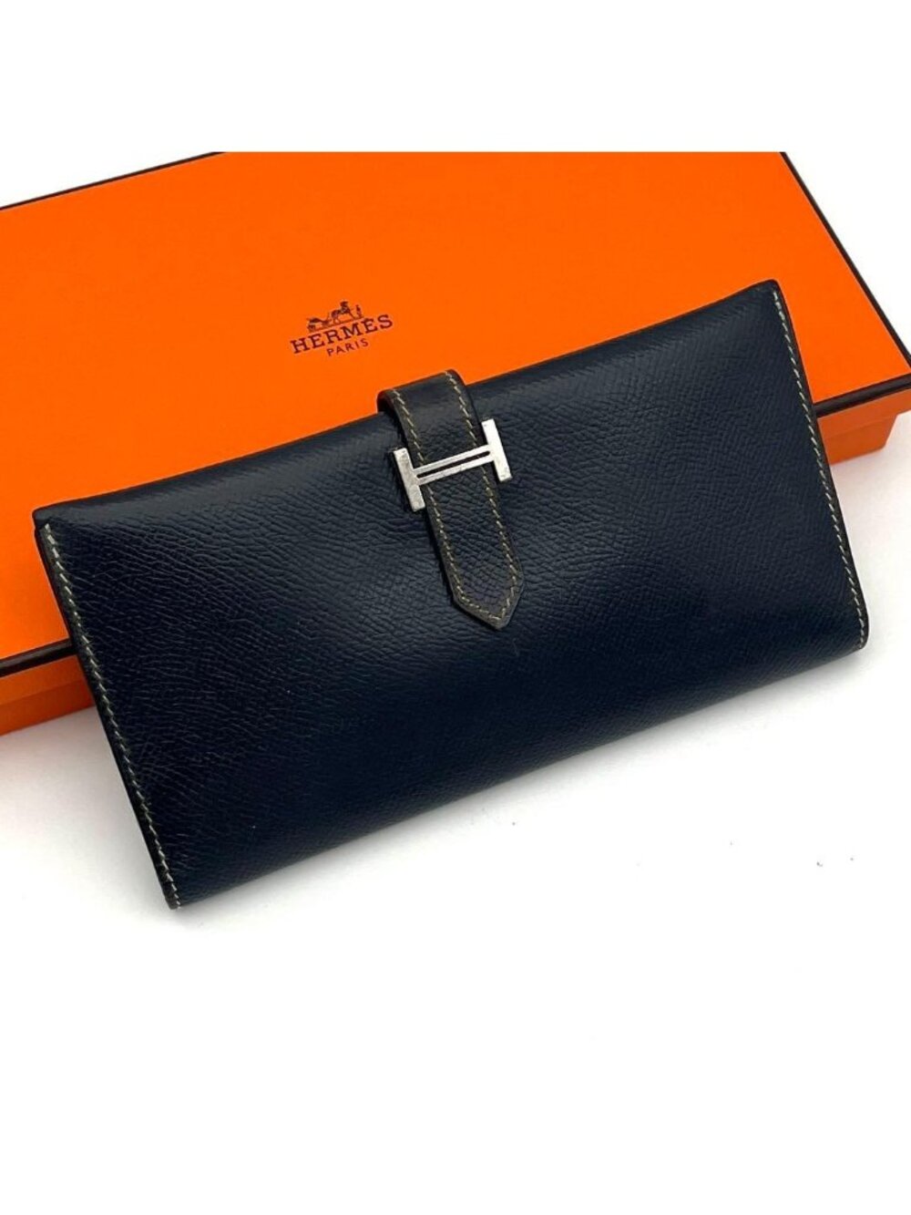 ★SOLD★ Hermes Bearn Classic Bifold Wallet Courchevel Navy - Picture 1 of 11